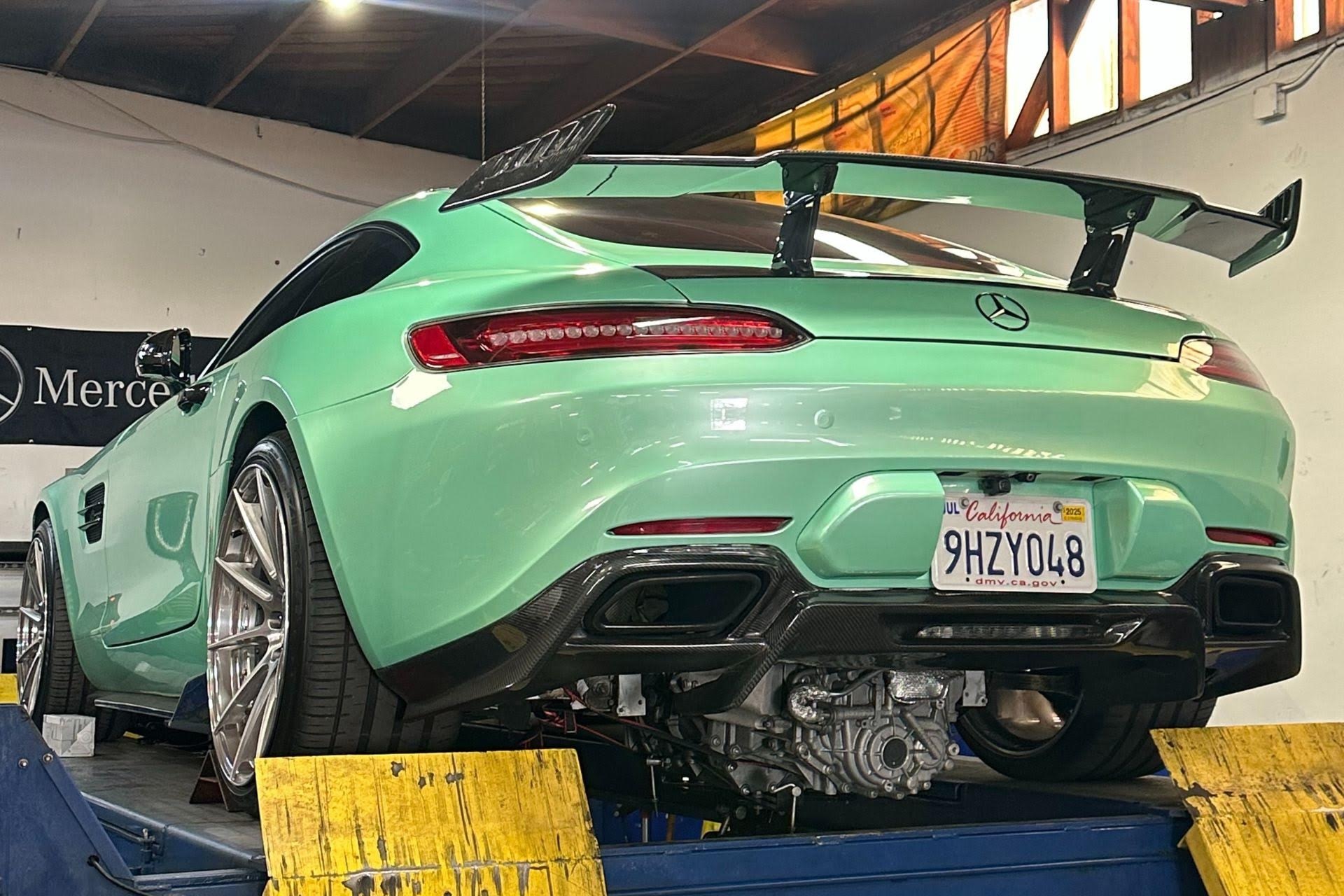 2017 Mercedes-Benz GTS AMG Rear Crankshaft Seal Replacement: Why Skilled Technicians Matter